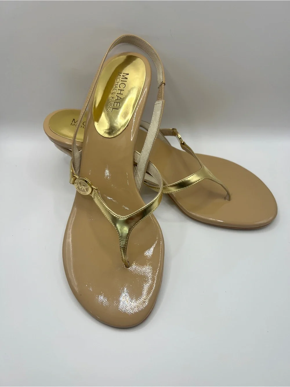 Michael Kors Patent Leather Thong Sandals Gold Beige Logo Metal Accent 9M